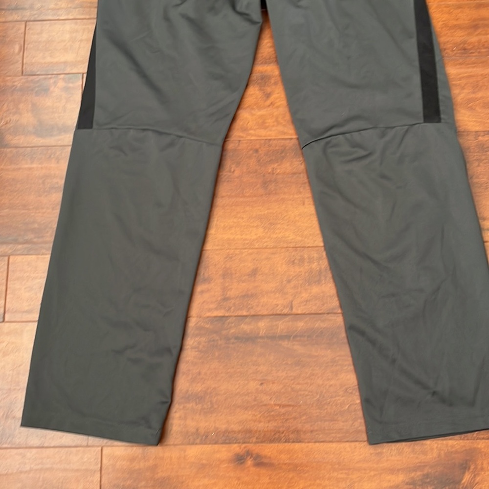 Men’s Nike track style pants - Picture 10 of 10